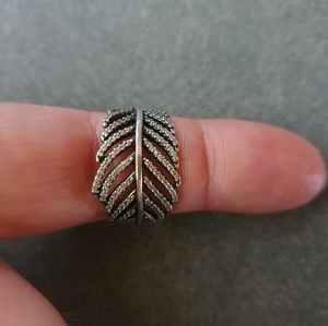 PANDORA Light as a Feather Ring Size 52
